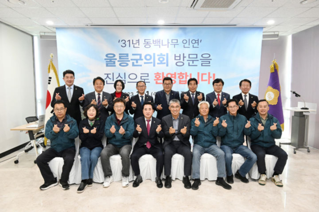 변함없는 31년 우정 '동백나무 인연' 